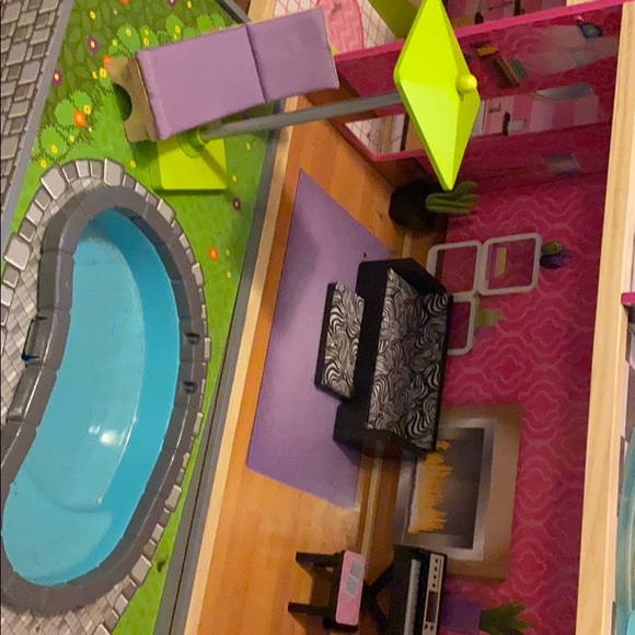 Barbie Dollhouse - Picture 5 of 7